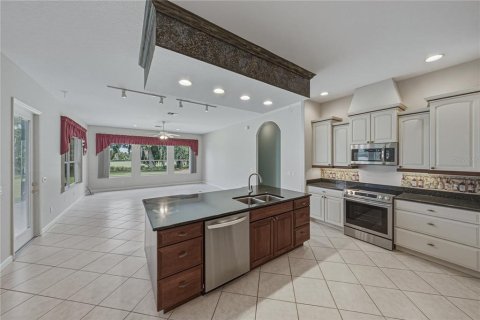 House in Winter Haven, Florida 4 bedrooms, 236.9 sq.m. № 2223374 - photo 17