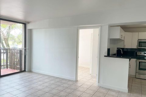 Condominio en alquiler en Miami, Florida, 2 dormitorios, 70.61 m2 № 1850480 - foto 2