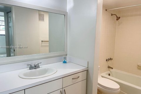 Condominio en alquiler en Miami, Florida, 2 dormitorios, 70.61 m2 № 1850480 - foto 9