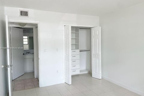 Condominio en alquiler en Miami, Florida, 2 dormitorios, 70.61 m2 № 1850480 - foto 6