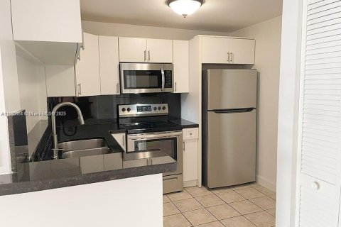 Condominio en alquiler en Miami, Florida, 2 dormitorios, 70.61 m2 № 1850480 - foto 3