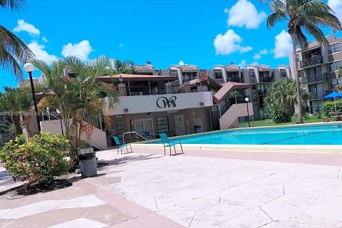 Condominio en alquiler en Miami, Florida, 2 dormitorios, 70.61 m2 № 1850480 - foto 1