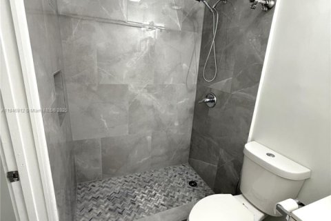 Propiedad comercial en alquiler en Miami Springs, Florida, 1 dormitorio, 37.16 m2 № 1993907 - foto 5