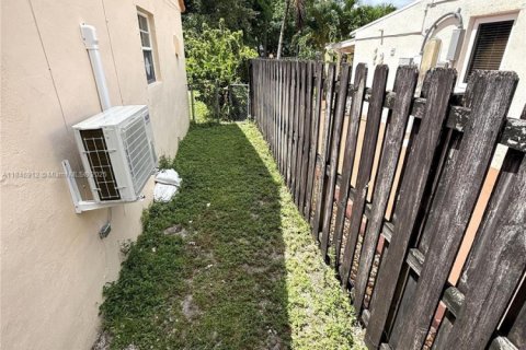 Propiedad comercial en alquiler en Miami Springs, Florida, 1 dormitorio, 37.16 m2 № 1993907 - foto 11