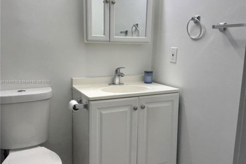 Propiedad comercial en alquiler en Miami Springs, Florida, 1 dormitorio, 37.16 m2 № 1993907 - foto 7