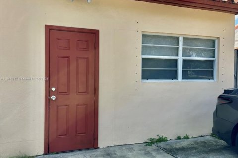 Propiedad comercial en alquiler en Miami Springs, Florida, 1 dormitorio, 37.16 m2 № 1993907 - foto 12