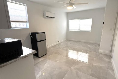 Propiedad comercial en alquiler en Miami Springs, Florida, 1 dormitorio, 37.16 m2 № 1993907 - foto 9