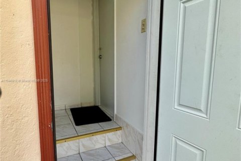 Propiedad comercial en alquiler en Miami Springs, Florida, 1 dormitorio, 37.16 m2 № 1993907 - foto 13
