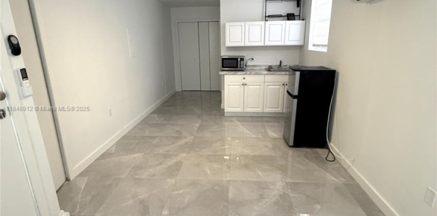 Propiedad comercial en Miami Springs, Florida 1 dormitorio, 37.16 m2 № 1993907