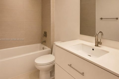 Copropriété à louer à Miami, Floride: 4 chambres, 183.95 m2 № 2168733 - photo 16