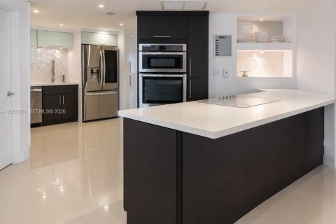 Copropriété à louer à Miami, Floride: 4 chambres, 183.95 m2 № 2168733 - photo 8