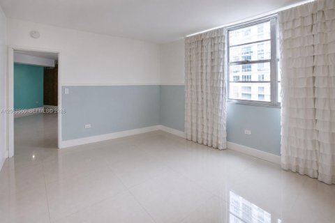 Copropriété à louer à Miami, Floride: 4 chambres, 183.95 m2 № 2168733 - photo 13
