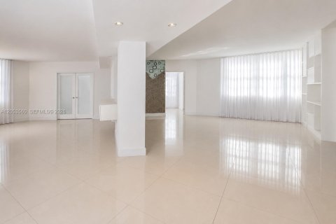 Copropriété à louer à Miami, Floride: 4 chambres, 183.95 m2 № 2168733 - photo 6