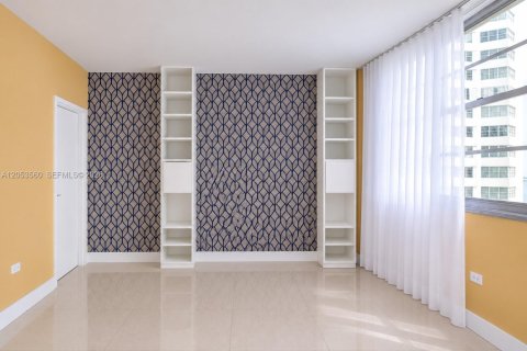 Copropriété à louer à Miami, Floride: 4 chambres, 183.95 m2 № 2168733 - photo 14