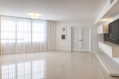 Copropriété à louer à Miami, Floride: 4 chambres, 183.95 m2 № 2168733 - photo 5