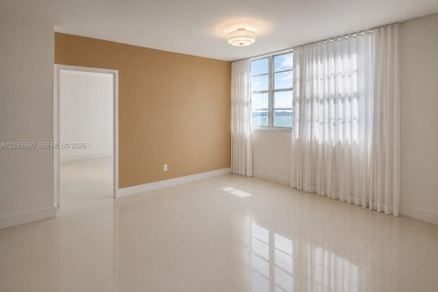 Copropriété à louer à Miami, Floride: 4 chambres, 183.95 m2 № 2168733 - photo 10