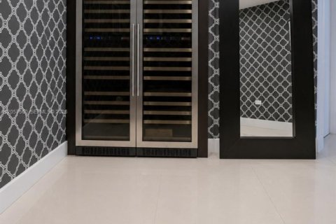 Copropriété à louer à Miami, Floride: 4 chambres, 183.95 m2 № 2168733 - photo 3