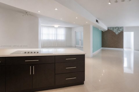 Copropriété à louer à Miami, Floride: 4 chambres, 183.95 m2 № 2168733 - photo 9