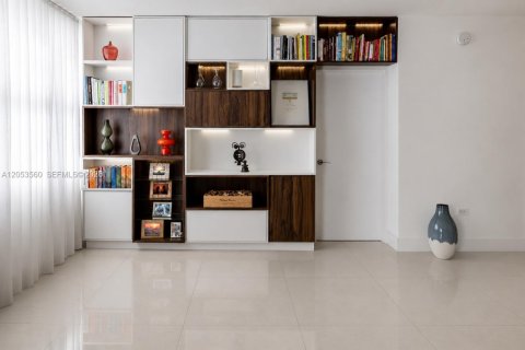 Copropriété à louer à Miami, Floride: 4 chambres, 183.95 m2 № 2168733 - photo 7