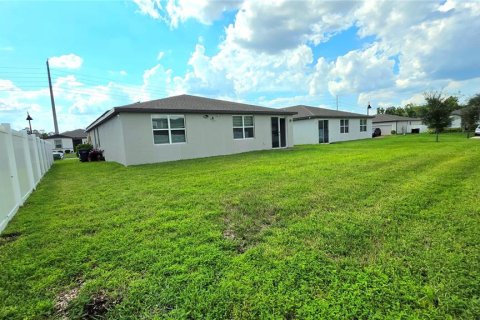House in Davenport, Florida 4 bedrooms, 180.51 sq.m. № 1919832 - photo 30