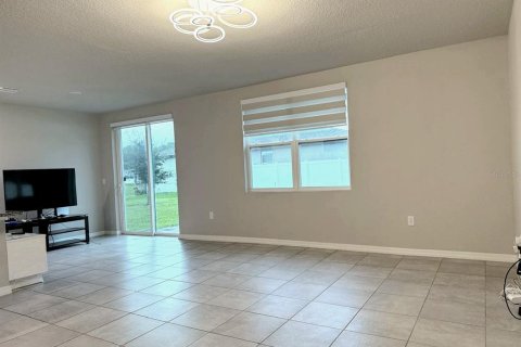 House in Davenport, Florida 4 bedrooms, 180.51 sq.m. № 1919832 - photo 14