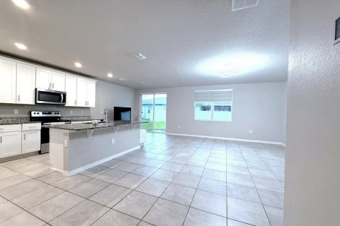 House in Davenport, Florida 4 bedrooms, 180.51 sq.m. № 1919832 - photo 9