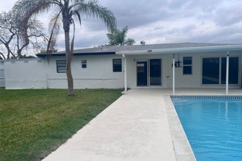 Villa ou maison à vendre à Cutler Bay, Floride: 3 chambres, 113.81 m2 № 2005107 - photo 3