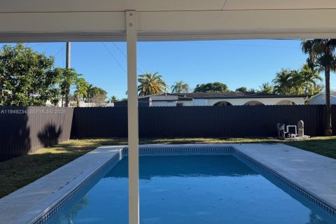 Villa ou maison à vendre à Cutler Bay, Floride: 3 chambres, 113.81 m2 № 2005107 - photo 2