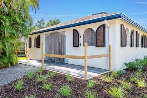 House in Wellington, Florida 12 bedrooms, 437.85 sq.m. № 2249189 - photo 7