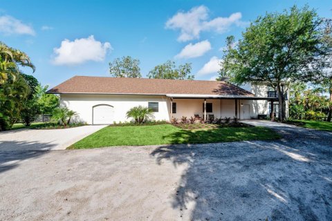 House in Wellington, Florida 12 bedrooms, 437.85 sq.m. № 2249189 - photo 23