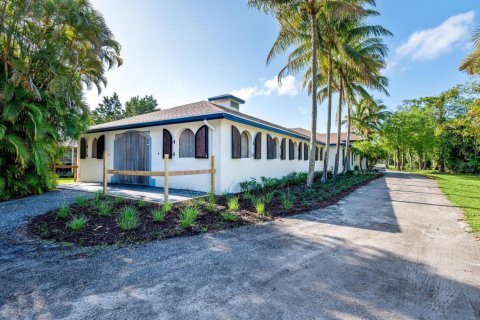 House in Wellington, Florida 12 bedrooms, 437.85 sq.m. № 2249189 - photo 8