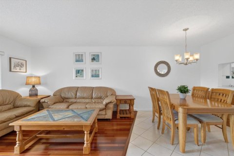 Condo in Margate, Florida, 2 bedrooms  № 2173886 - photo 12