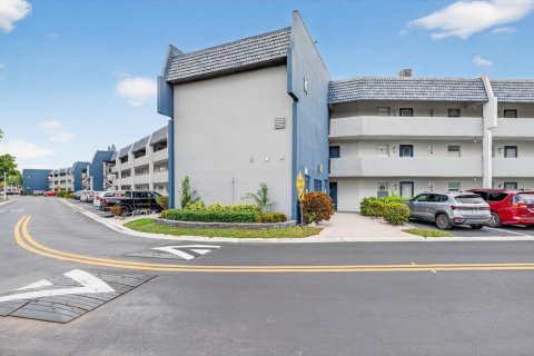 Condo in Margate, Florida, 2 bedrooms  № 2173886 - photo 2