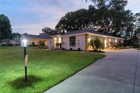 House in Lady Lake, Florida 3 bedrooms, 171.31 sq.m. № 1888498 - photo 4