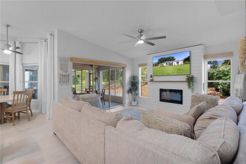 Casa en venta en Lady Lake, Florida, 3 dormitorios, 171.31 m2 № 1888498 - foto 21