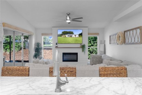 House in Lady Lake, Florida 3 bedrooms, 171.31 sq.m. № 1888498 - photo 23