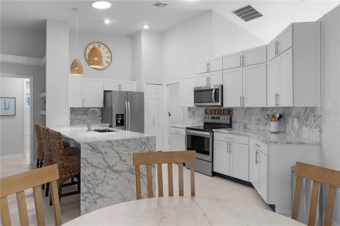 Casa en venta en Lady Lake, Florida, 3 dormitorios, 171.31 m2 № 1888498 - foto 12