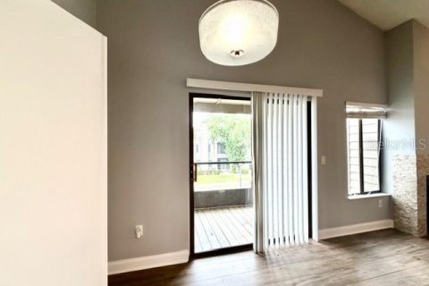 Condo in Altamonte Springs, Florida, 2 bedrooms № 2112888 - photo 11