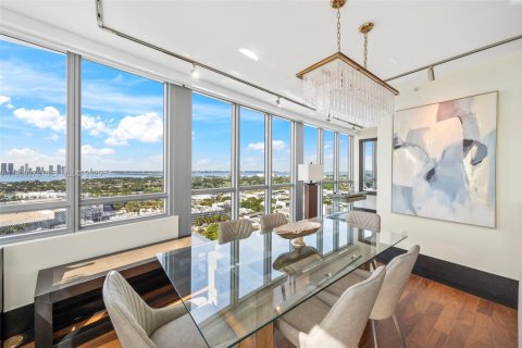 Condominio en alquiler en Miami Beach, Florida, 2 dormitorios, 112.69 m2 № 2076852 - foto 17
