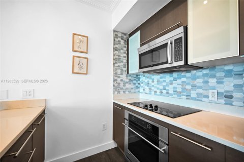 Condominio en alquiler en Miami, Florida, 1 dormitorio, 68.56 m2 № 2050234 - foto 11