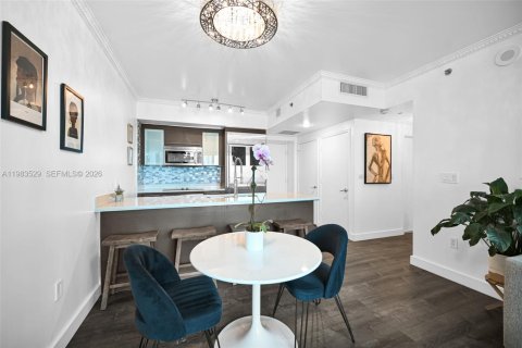 Condominio en alquiler en Miami, Florida, 1 dormitorio, 68.56 m2 № 2050234 - foto 9