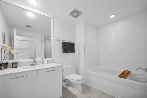 Condominio en alquiler en Miami, Florida, 1 dormitorio, 68.56 m2 № 2050234 - foto 6