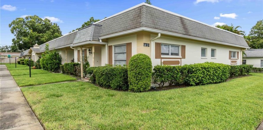 House in Clearwater, Florida 2 bedrooms, 89.28 sq.m. № 1880592