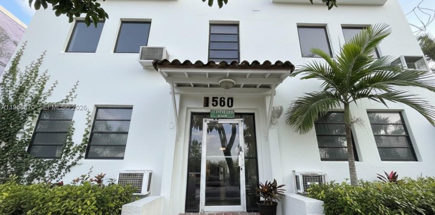 Кондоминиум с 2 спальнями в Майами, Флорида № 2017781