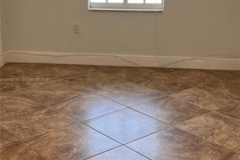 Apartment in Hialeah, Florida 1 bedroom, 149.57 sq.m. № 2184859 - photo 6