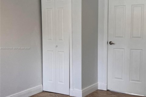 Apartment in Hialeah, Florida 1 bedroom, 149.57 sq.m. № 2184859 - photo 5