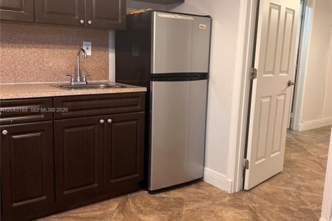 Apartment in Hialeah, Florida 1 bedroom, 149.57 sq.m. № 2184859 - photo 2