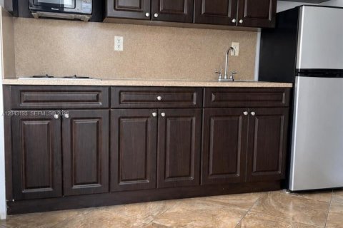 Apartment in Hialeah, Florida 1 bedroom, 149.57 sq.m. № 2184859 - photo 1