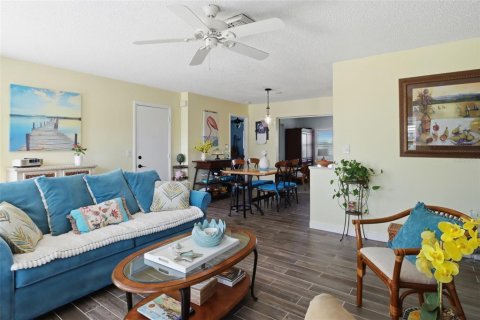 Condo in Venice, Florida, 2 bedrooms  № 2219620 - photo 6