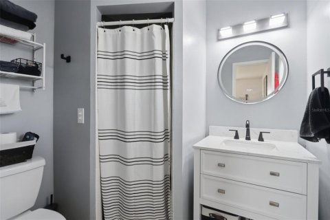 Condo in Venice, Florida, 2 bedrooms  № 2219620 - photo 16